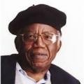 Quelle est la nationalité du célèbre écrivain Chinua Achebe ?